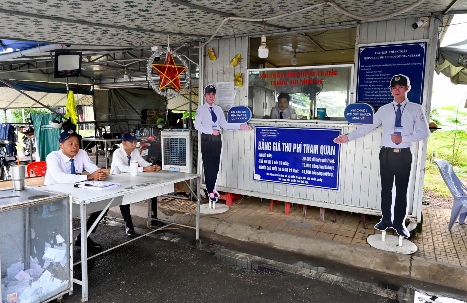 Ban Quản lý Khu Du lịch quốc gia Núi Sam đổi mới công tác thu phí