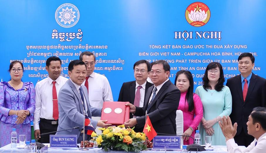 An Giang - Kep tăng cường hợp tác xây dựng đường biên giới hòa bình, hữu nghị