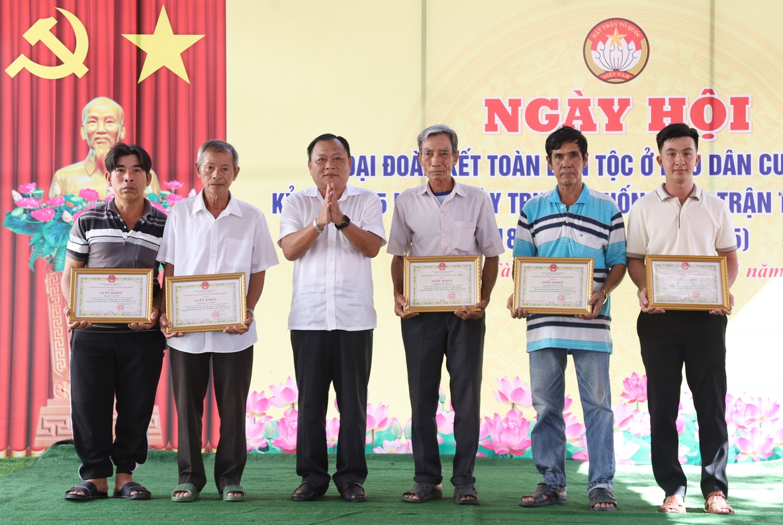 Bí thư Tỉnh ủy An Giang Nguyễn Tiến Hải dự Ngày hội Đại đoàn kết toàn dân tộc khu phố Tà Tây