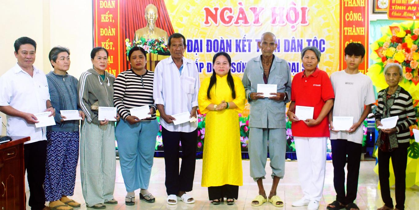 Ngày hội Đại đoàn kết toàn dân tộc tại ấp Đông Sơn 2