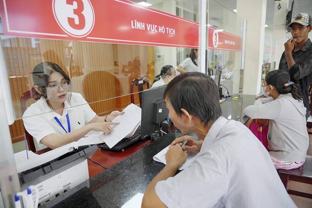 Bí thư Tỉnh ủy An Giang: Cán bộ, công chức chuyển từ phục vụ hành chính sang phục vụ Nhân dân