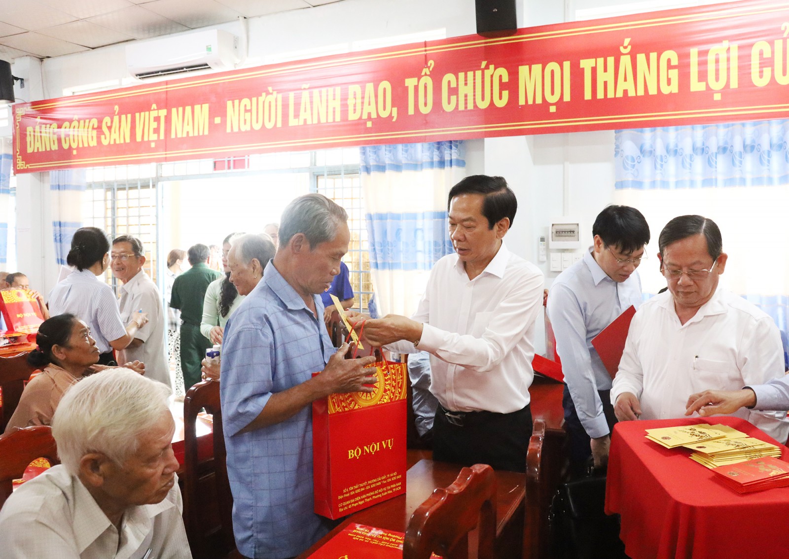 Bộ trưởng Bộ Nội vụ Đỗ Thanh Bình thăm, chúc tết tại An Giang