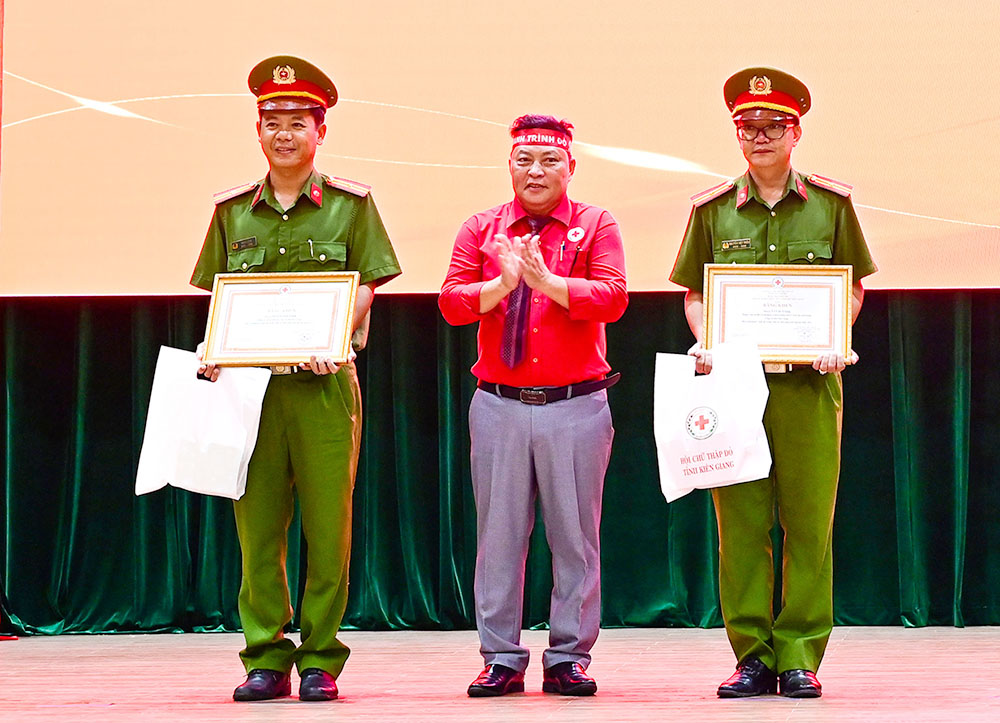 An Giang khai mạc Chương trình hành trình đỏ “Giọt hồng yêu thương” năm 2025