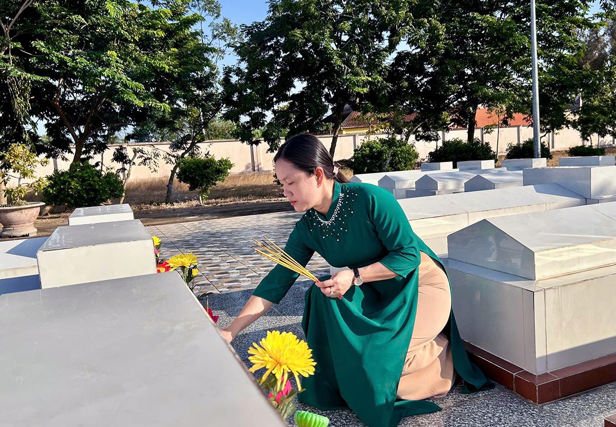 Các địa phương tổ chức viếng Nghĩa trang Liệt sĩ và tri ân người có công