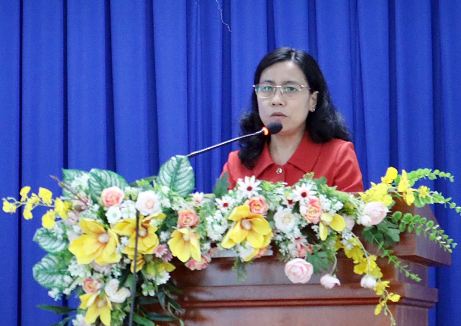 Phó Chủ tịch HĐND tỉnh An Giang Đinh Thị Việt Huỳnh tiếp xúc cử tri xã An Châu