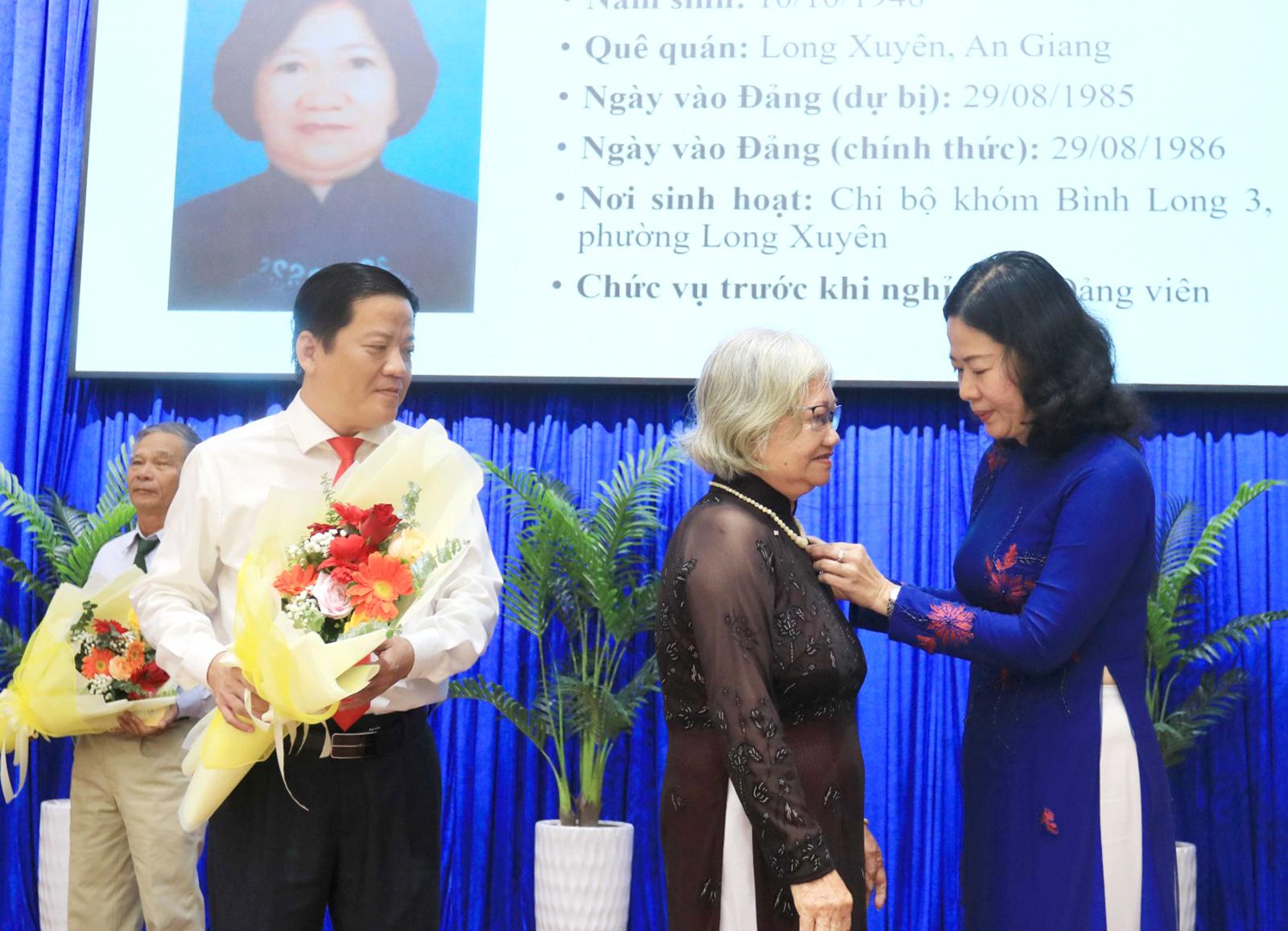 Phường Long Xuyên kỷ niệm 80 năm Cách mạng Tháng Tám thành công và Quốc khánh 2/9