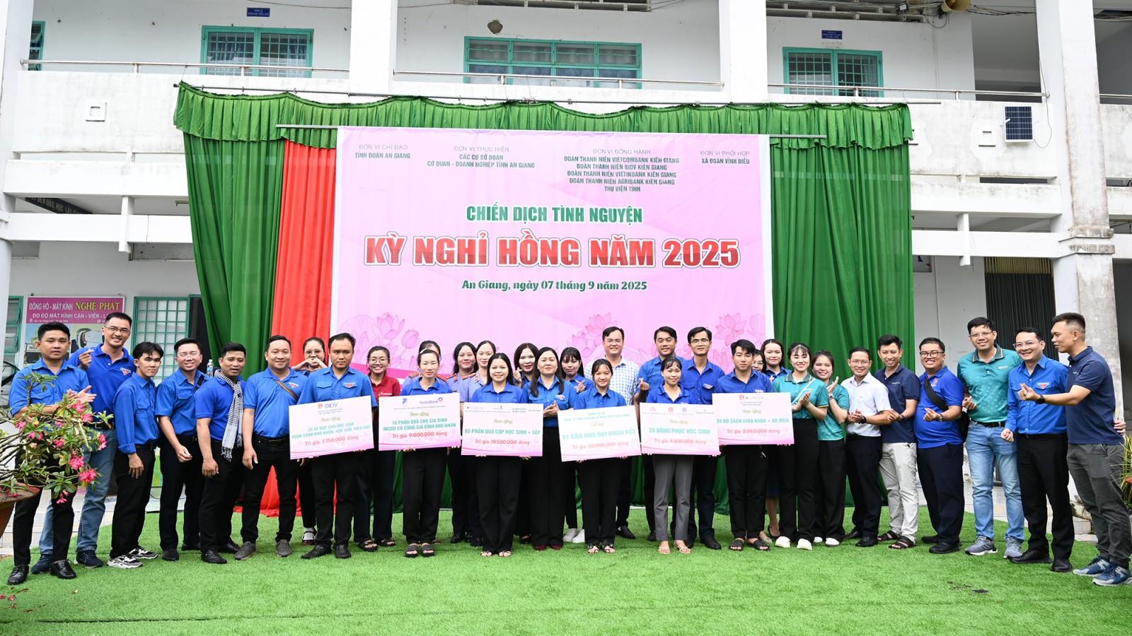 Hơn 100 đoàn viên, thanh niên tham gia Chiến dịch tình nguyện “Kỳ nghỉ hồng”