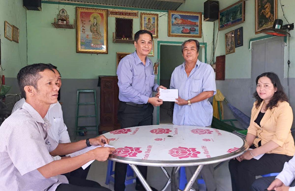 Các địa phương tổ chức viếng Nghĩa trang Liệt sĩ và tri ân người có công