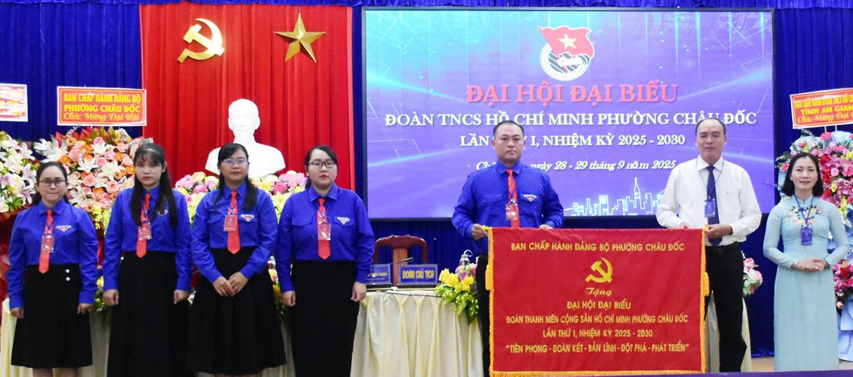 Đại hội điểm Đoàn Thanh niên Cộng sản Hồ Chí Minh phường Châu Đốc nhiệm kỳ 2025 - 2030