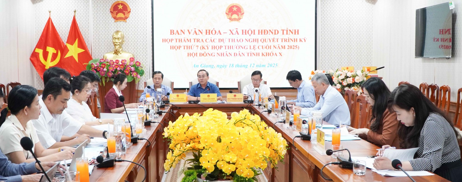 Thẩm tra dự thảo nghị quyết về chính sách phát triển công nghệ số