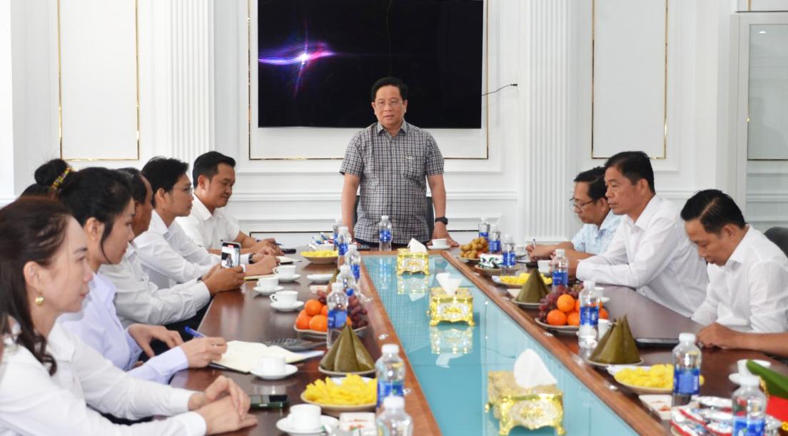 Chủ tịch UBND tỉnh An Giang Hồ Văn Mừng kiểm tra công tác chống khai thác IUU tại cảng Tắc Cậu