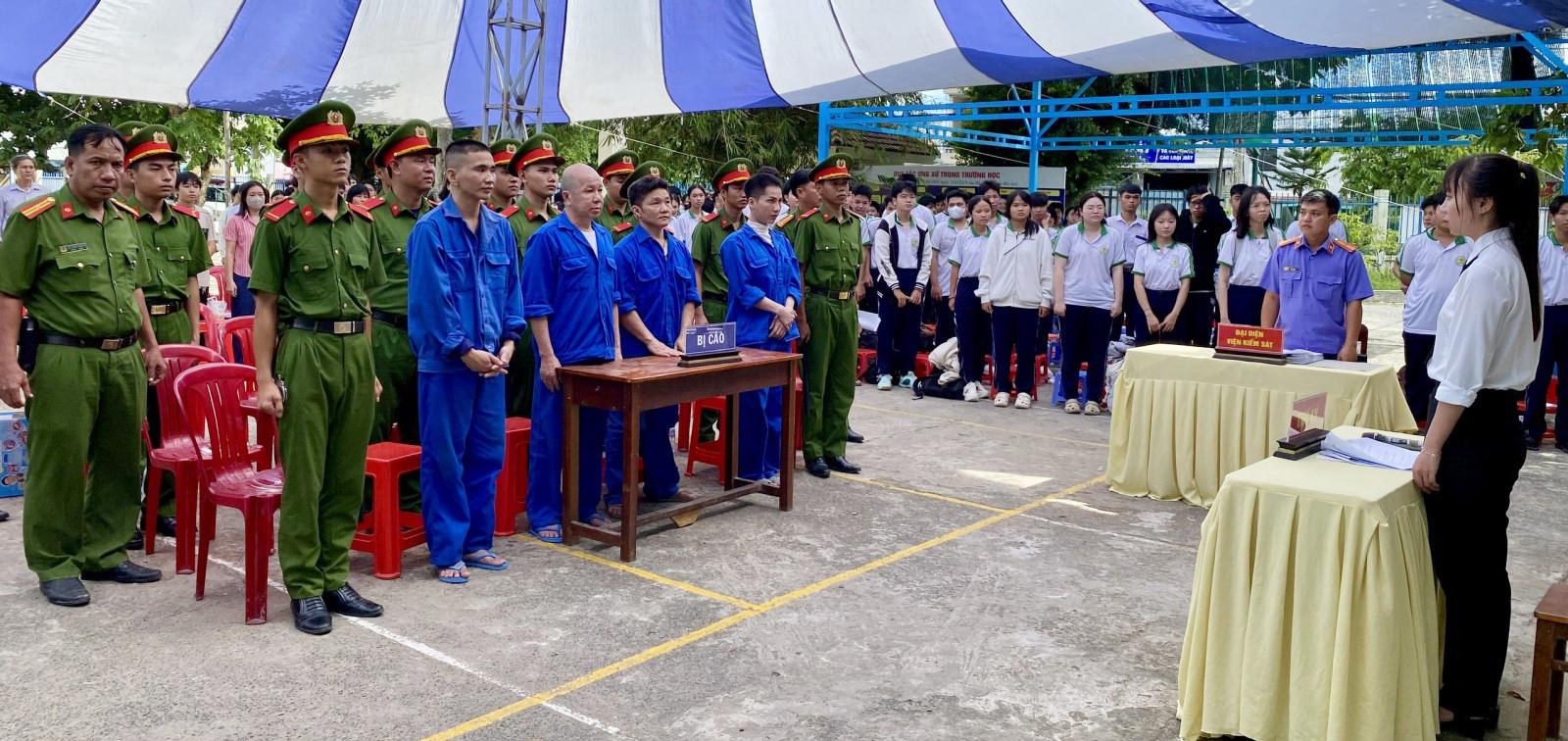 Xét xử lưu động kết hợp tuyên truyền pháp luật về phòng, chống ma túy đến học sinh Khai mạc phiên tòa xét xử lưu động