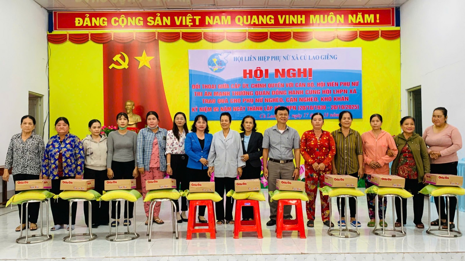 Đối thoại giữa cấp ủy Đảng, chính quyền với hội viên phụ nữ