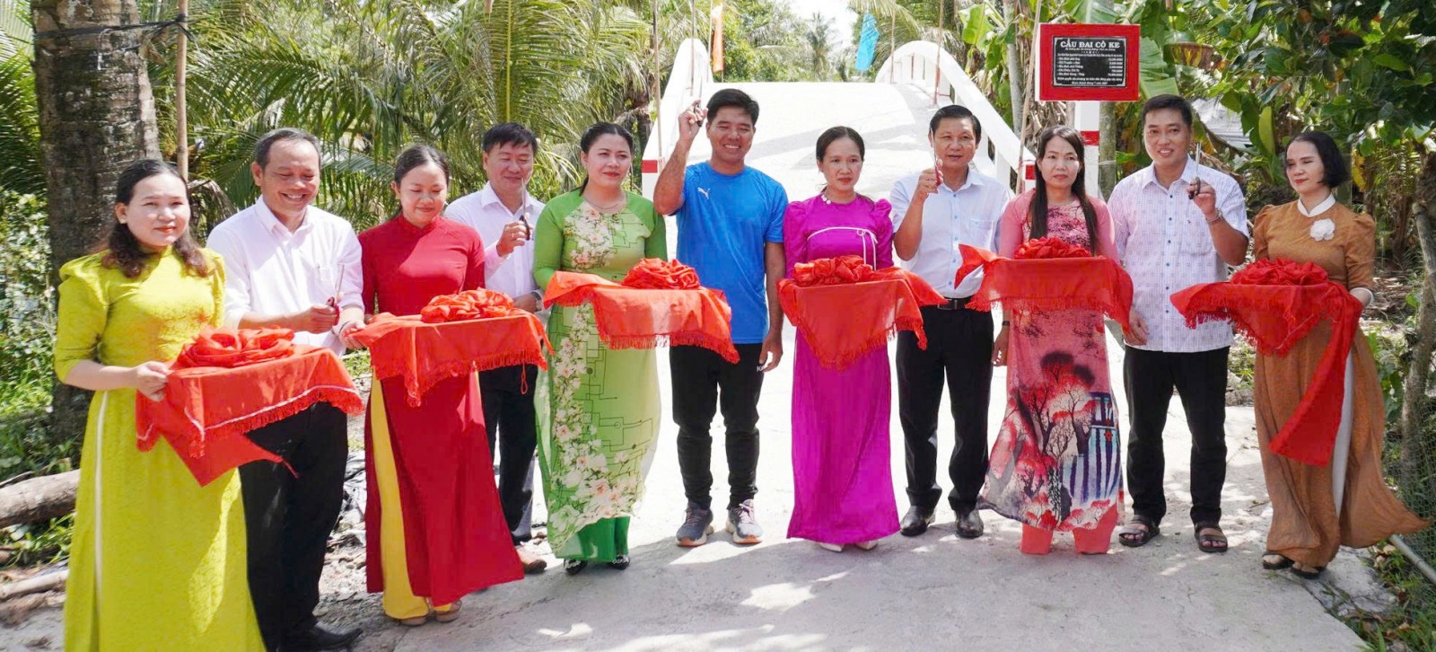 Mặt trận Giồng Riềng giúp dân chuyển đổi số