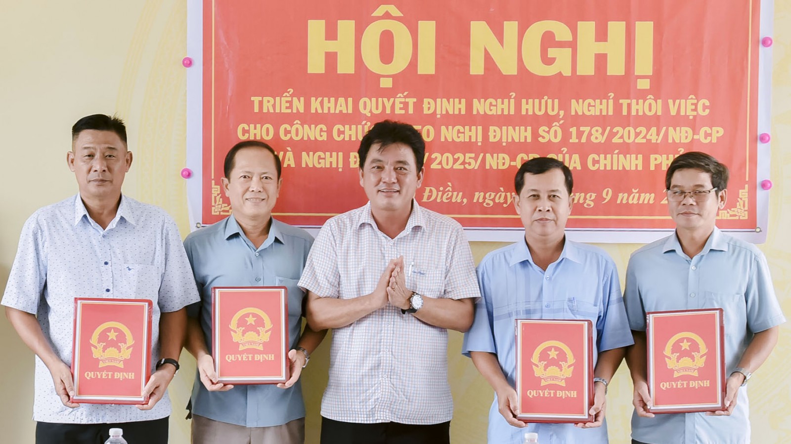 Đảng ủy các xã trao quyết định công tác cán bộ