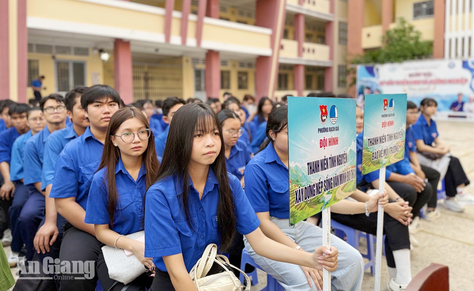 Tuổi trẻ Rạch Giá ra quân xây dựng đô thị văn minh