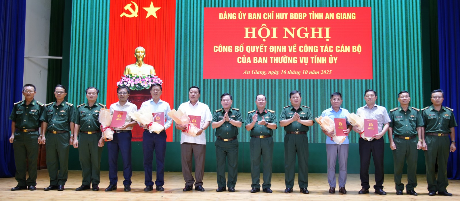 Bộ đội Biên phòng tỉnh An Giang trao quyết định của Ban Thường vụ Tỉnh ủy về công tác cán bộ