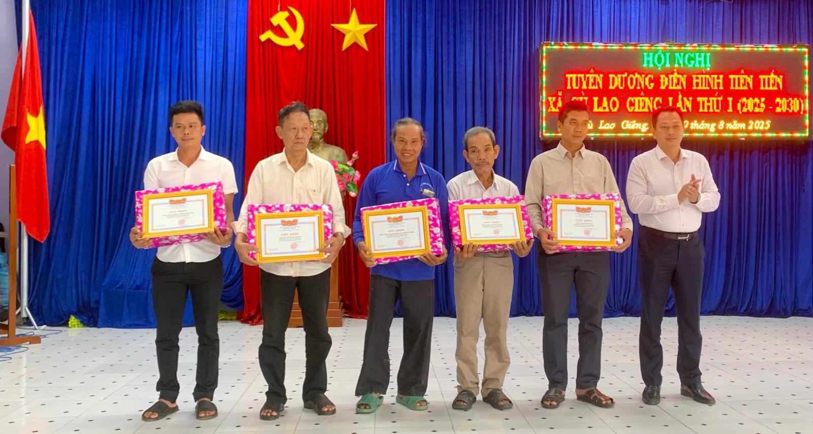 An Giang: Nhiều địa phương Hội nghị tuyên dương điển hình tiên tiến lần thứ I (2025 - 2030)