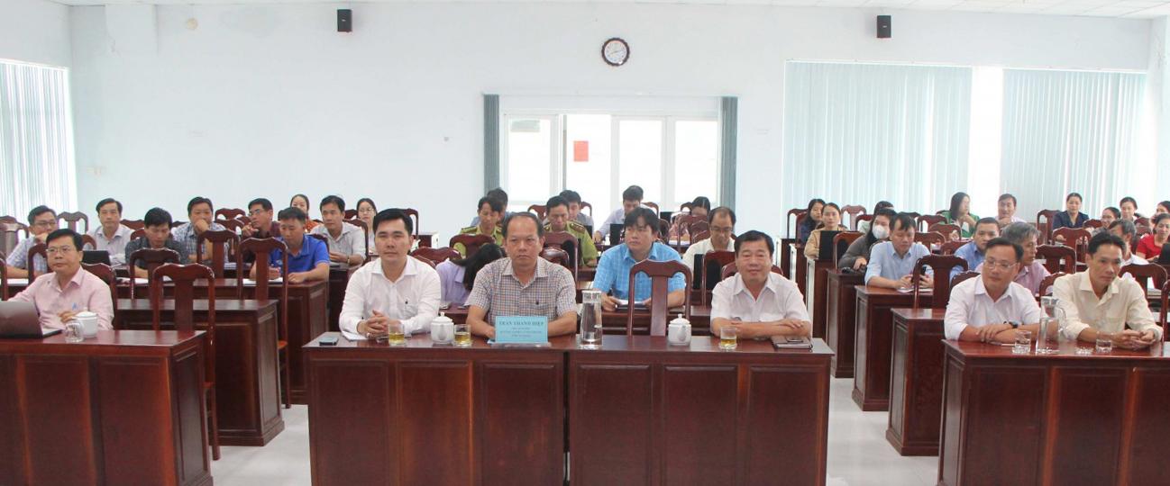 Tập huấn chuyên môn nghiệp vụ nông nghiệp và môi trường cho cán bộ, công chức cấp xã