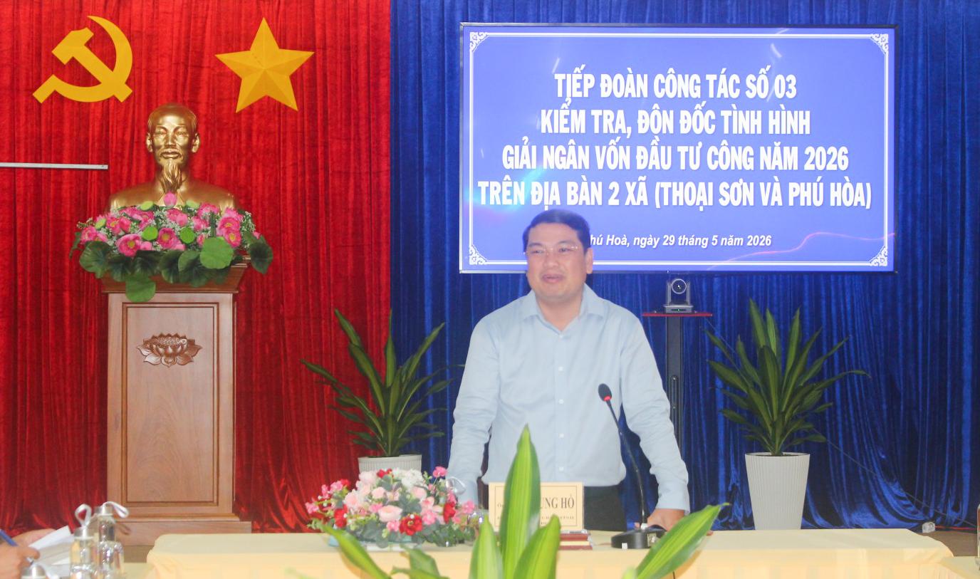Phó Chủ tịch UBND tỉnh An Giang Lê Trung Hồ kiểm tra tình hình giải ngân vốn đầu tư công