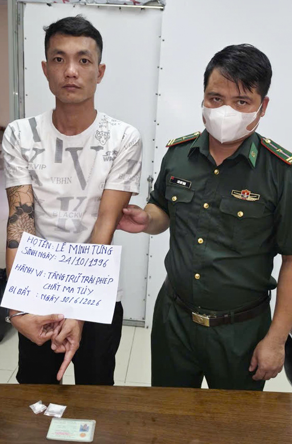 Bắt quả tang đối tượng tàng trữ trái phép chất ma túy