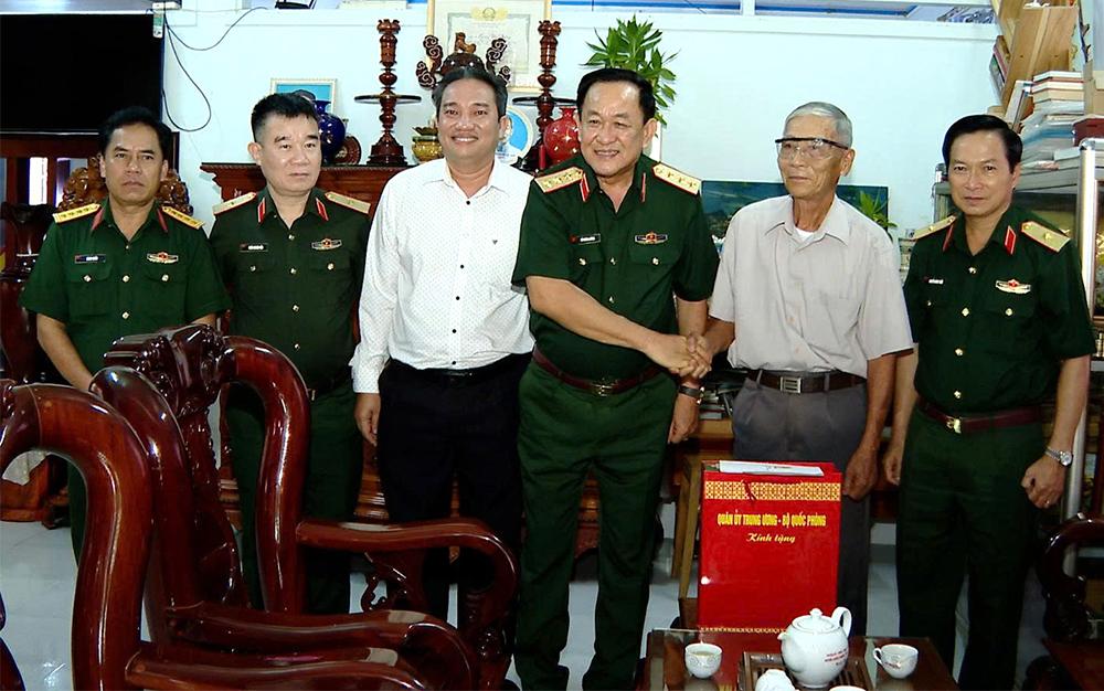 Quân ủy Trung ương thăm, tặng quà đại tá, Anh hùng Lực lượng vũ trang Nhân dân Huỳnh Trí