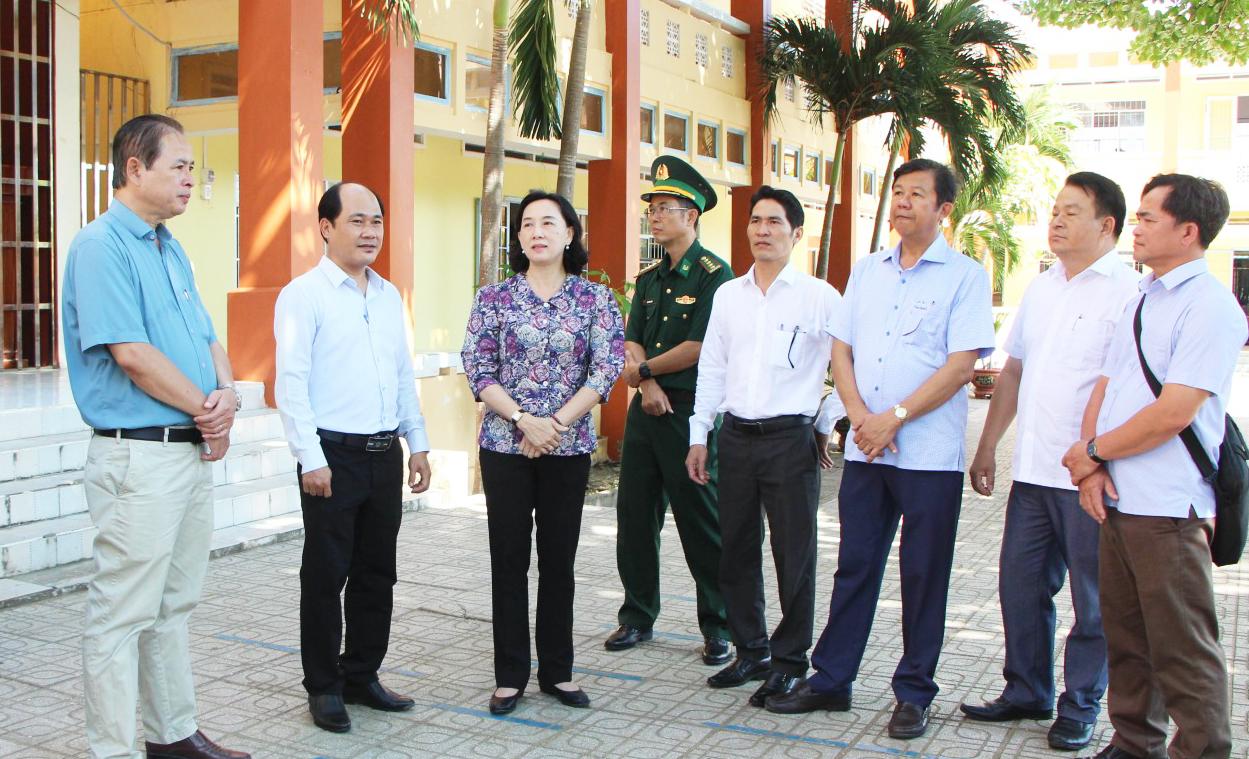 Phó Chủ tịch UBND tỉnh Nguyễn Thị Minh Thúy làm việc với Đảng ủy, UBND đặc khu Kiên Hải