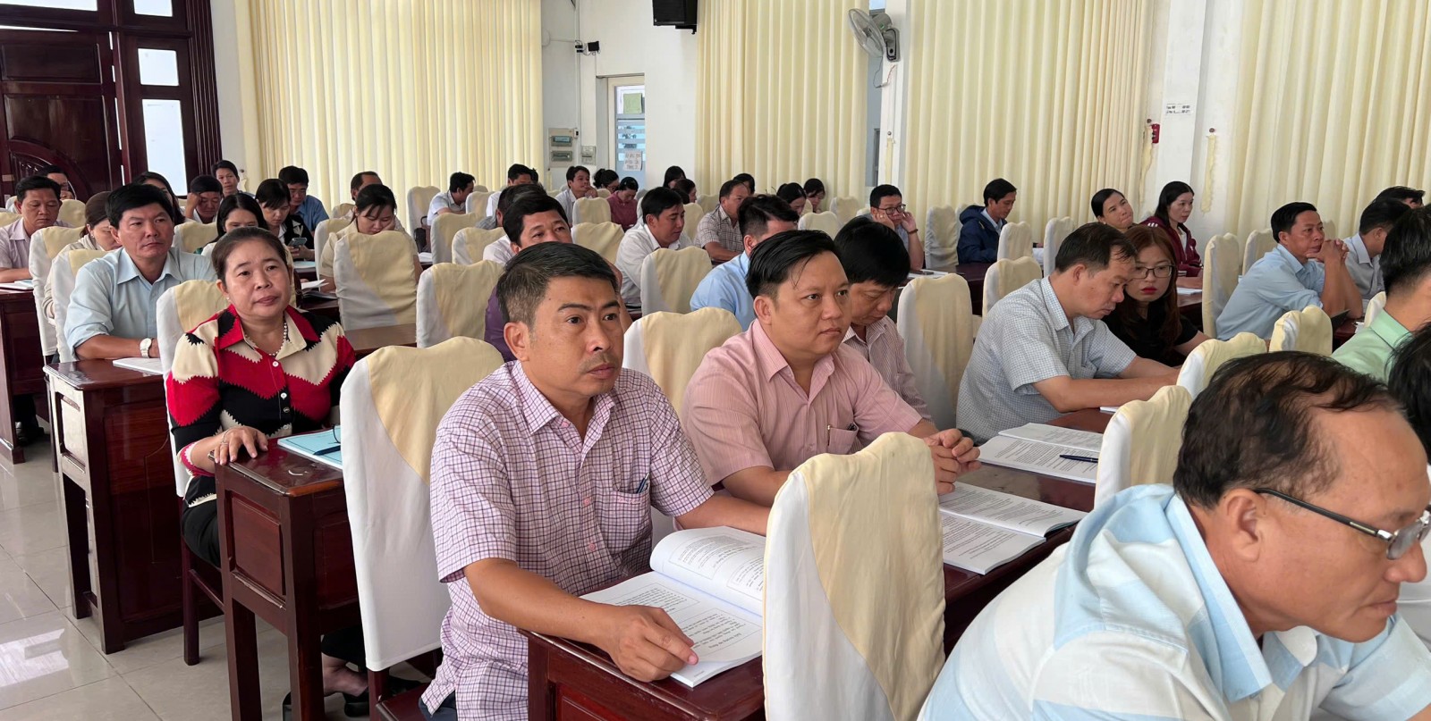 Lãnh đạo, cán bộ, công chức tham gia tập huấn