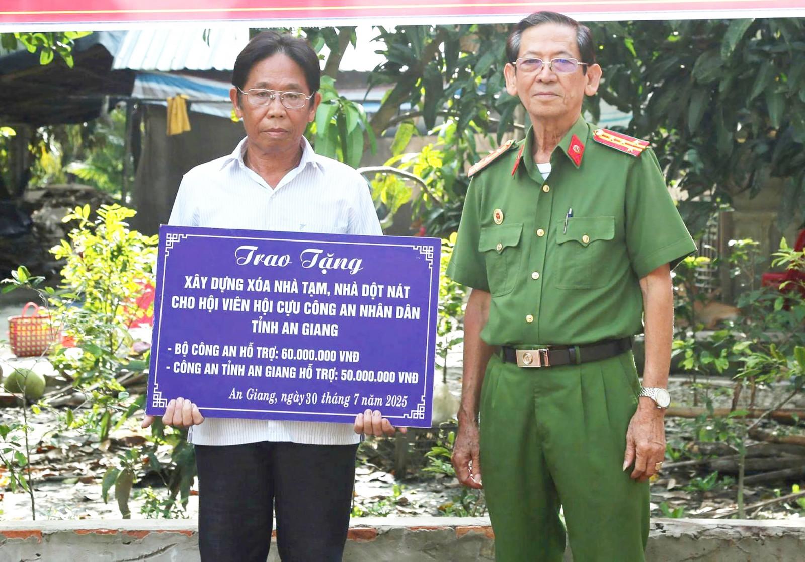 Xây dựng nhà cho hội viên Hội Cựu Công an nhân dân