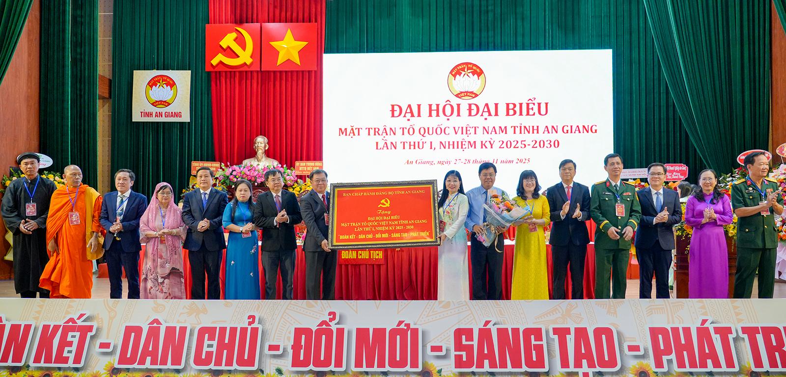 Đồng chí Trần Thị Thanh Hương tái đắc cử Chủ tịch Ủy ban MTTQ Việt Nam tỉnh An Giang nhiệm kỳ 2025 - 2030
