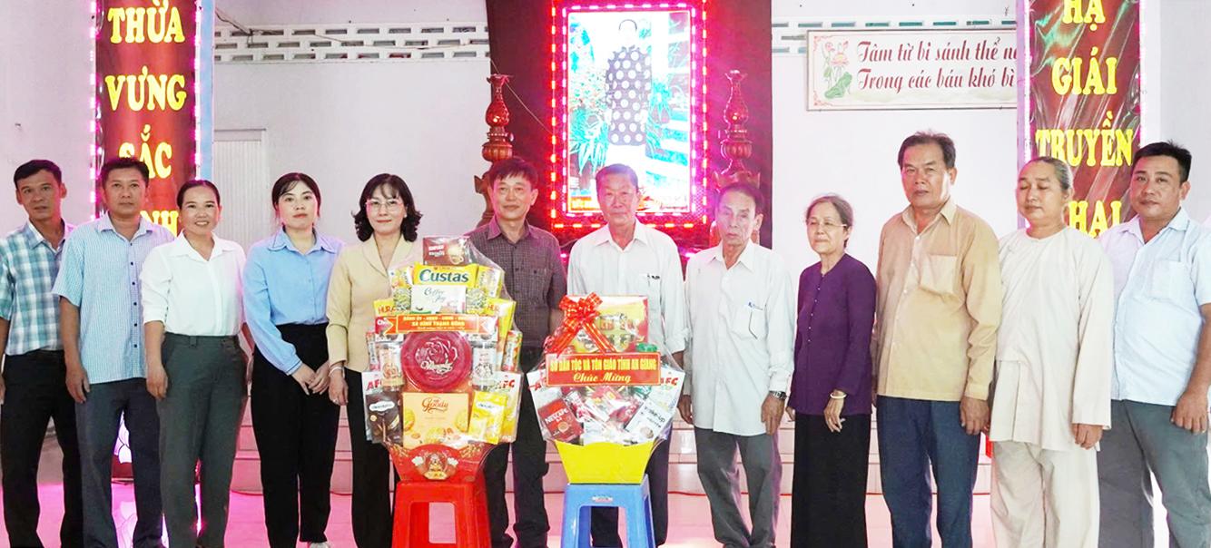 Sở Dân tộc và Tôn giáo tỉnh An Giang thăm Ban Trị sự Phật giáo Hòa Hảo xã Bình Thạnh Đông
