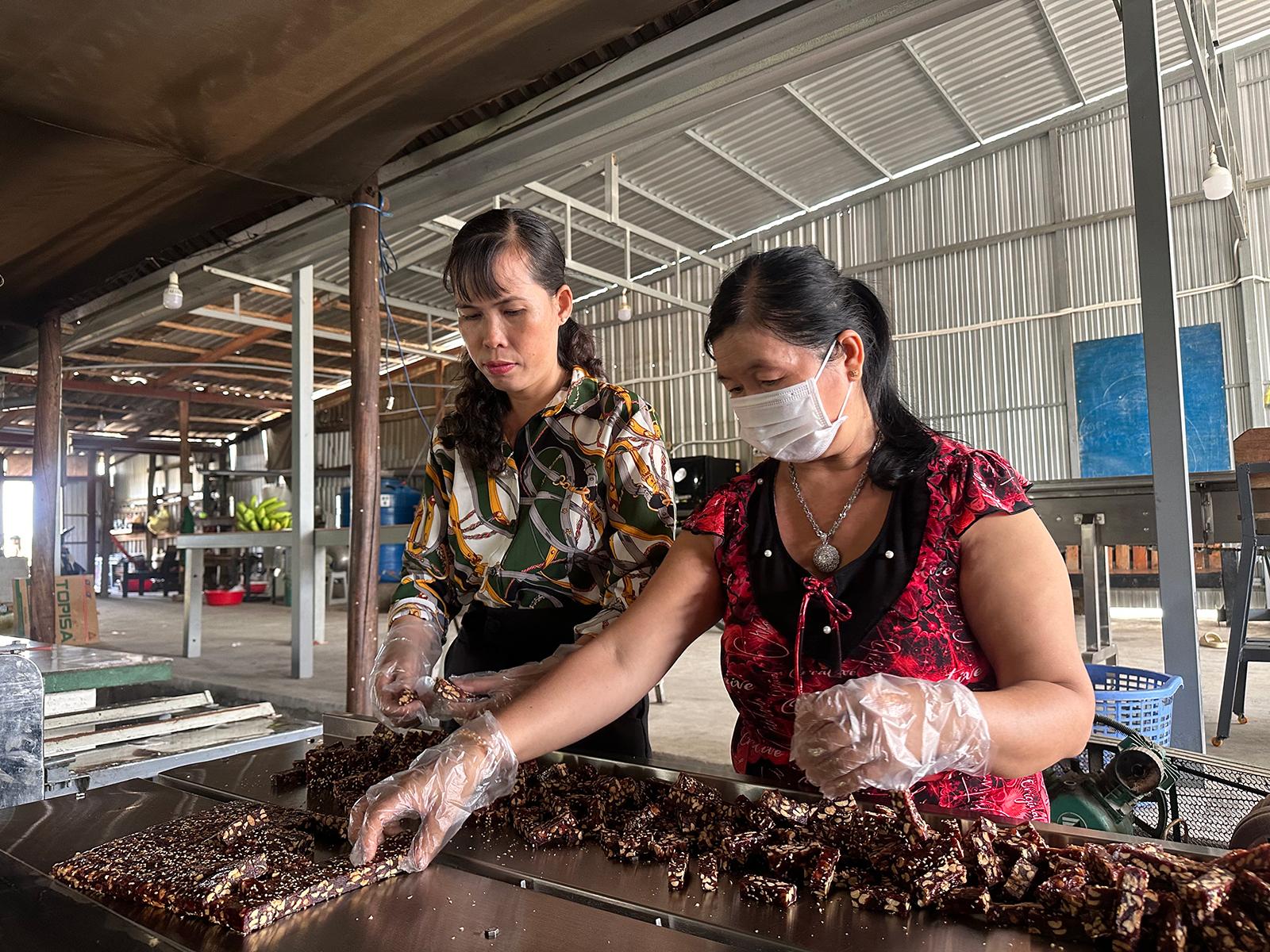 Những bí thư ấp nhiệt huyết, gần dân