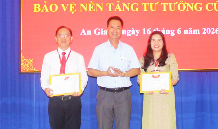 Trường Chính trị Tôn Đức Thắng trao 20 giải Cuộc thi Chính luận bảo vệ nền tảng tư tưởng của Đảng