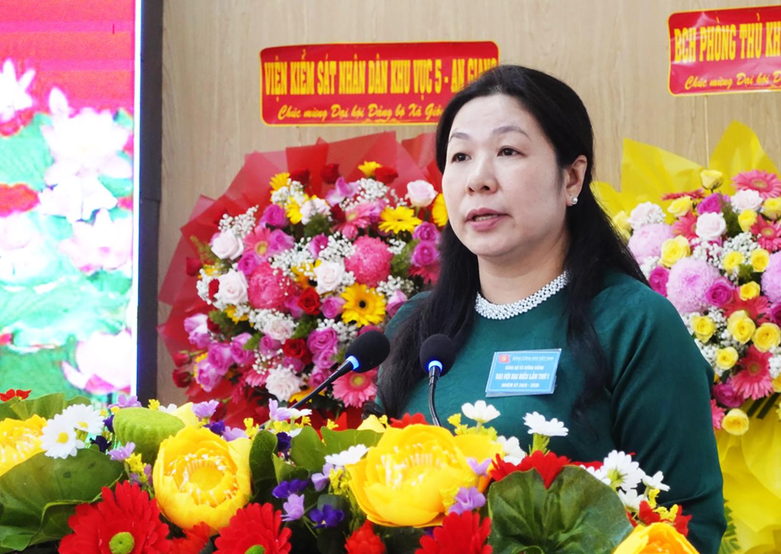 Ủy viên Ban Thường vụ Tỉnh ủy, Phó Chủ tịch Thường trực HĐND tỉnh An Giang Lê Hồng Thắm dự Đại hội Đảng bộ xã Giồng Riềng