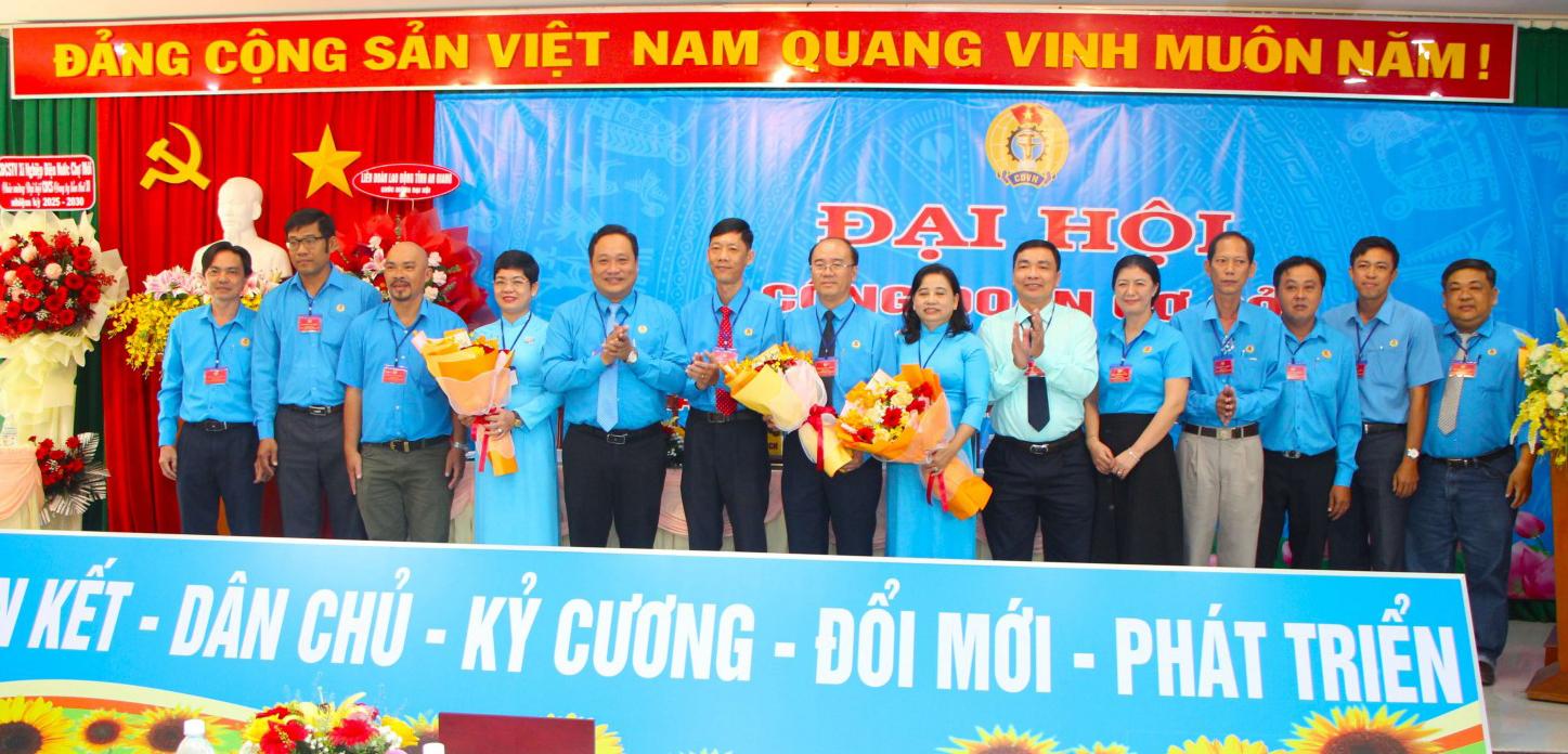 Công đoàn Công ty Cổ phần Điện nước An Giang góp phần hoàn thành xuất sắc nhiệm vụ sản xuất, kinh doanh