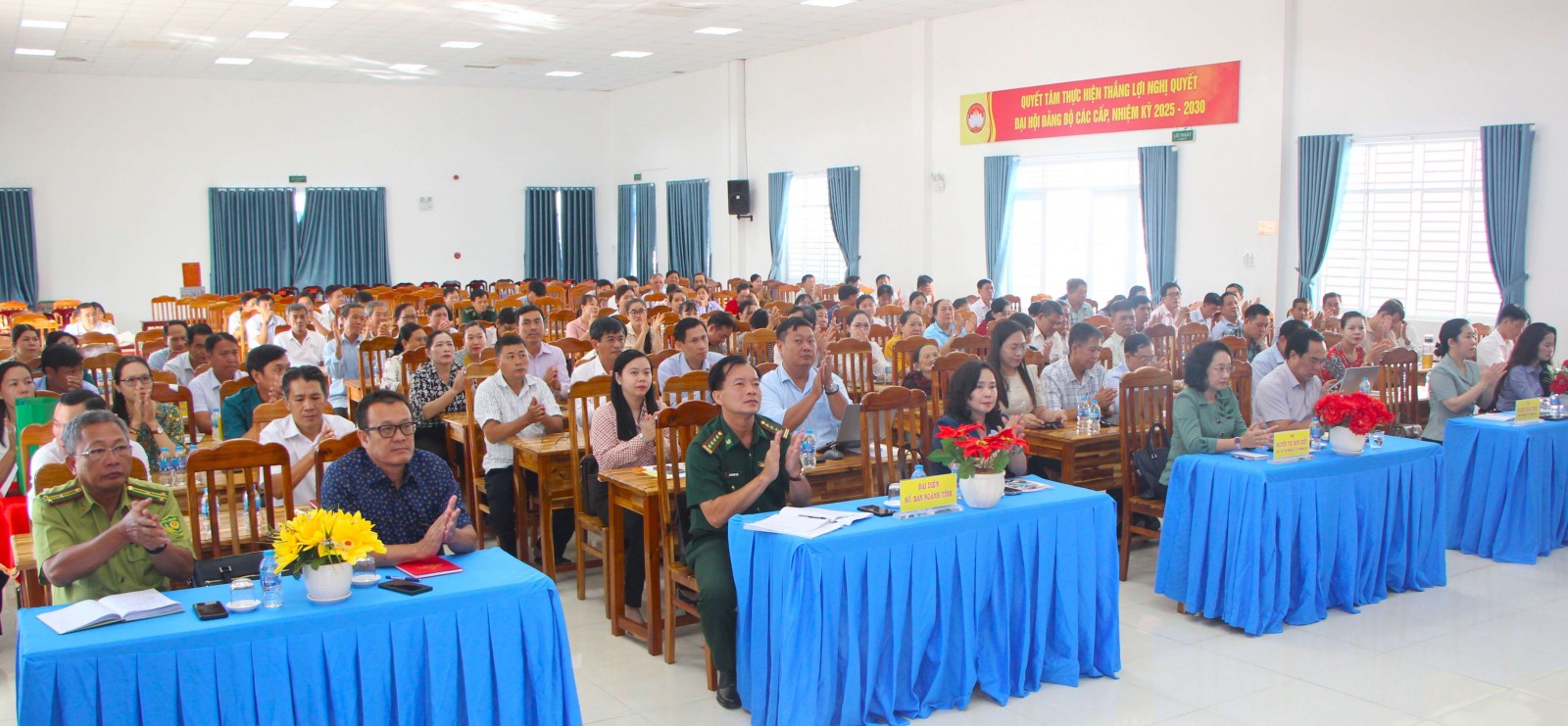 Đại biểu Quốc hội tiếp xúc cử tri trước Kỳ họp thứ 10