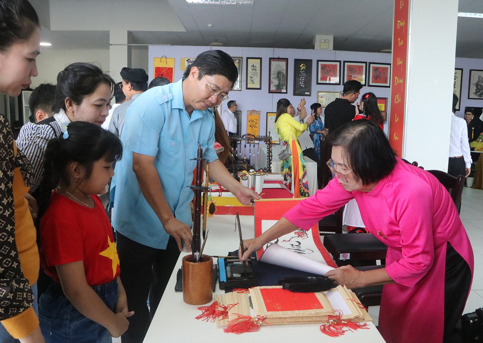 Lưu giữ nét đẹp thư pháp