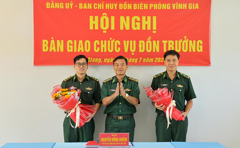 Bàn giao chức vụ Đồn trưởng Đồn Biên phòng Vĩnh Gia