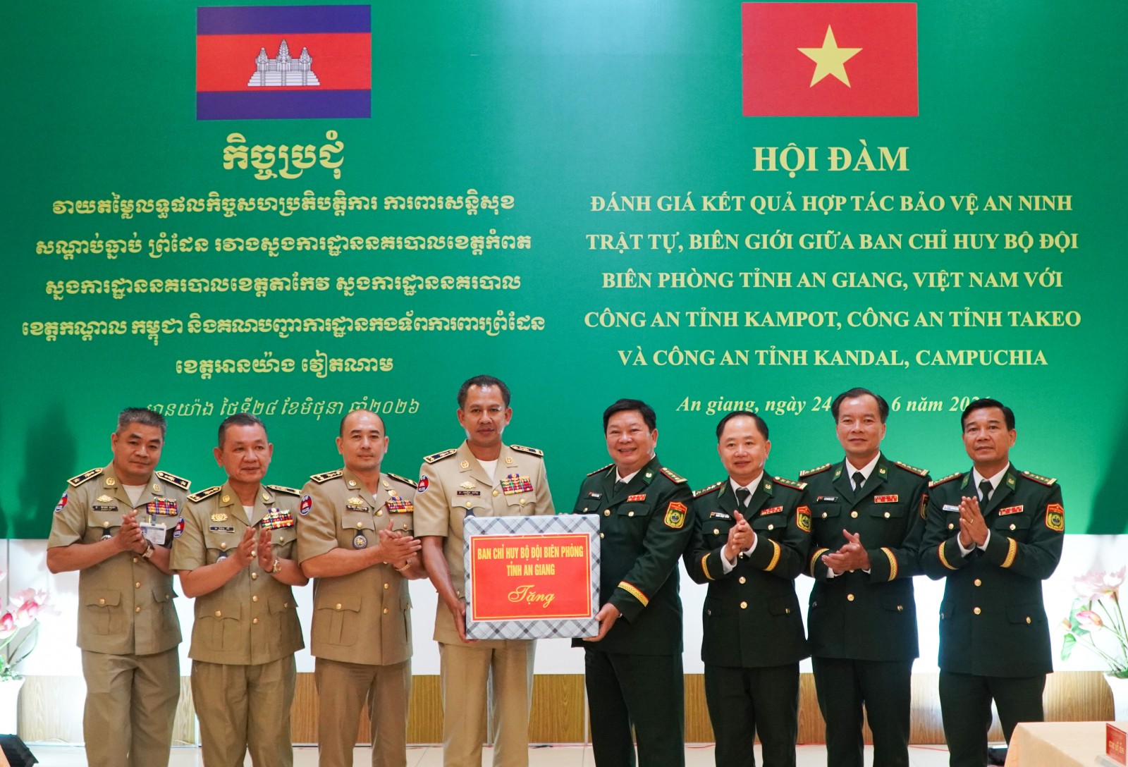 Bộ đội Biên phòng tỉnh An Giang hội đàm với Công an 3 tỉnh thuộc Campuchia