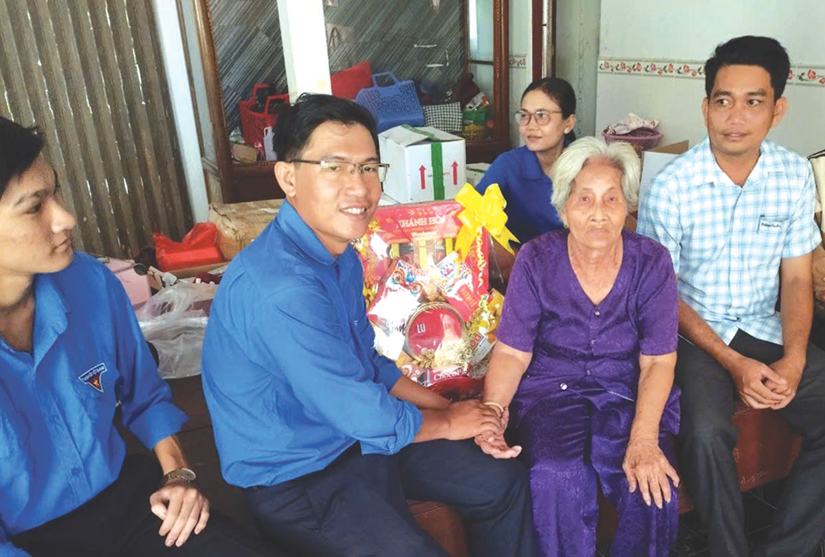 Tri ân Bà mẹ Việt Nam anh hùng