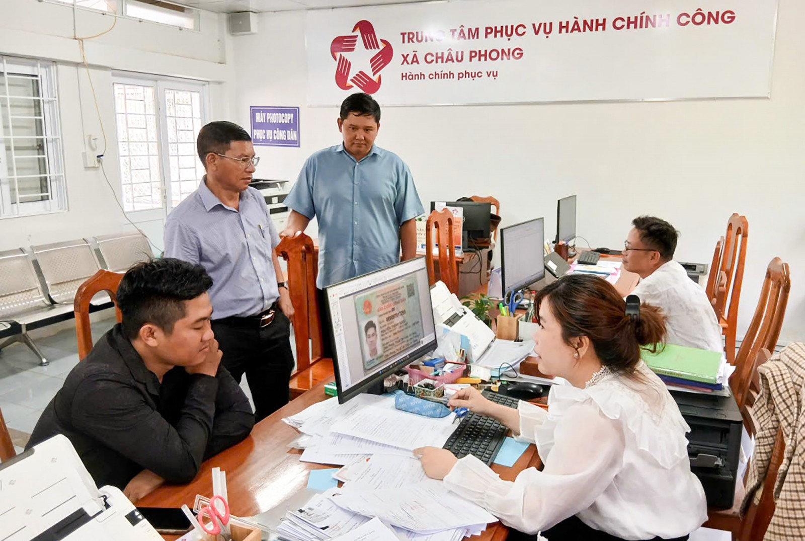 Không để chậm việc của dân