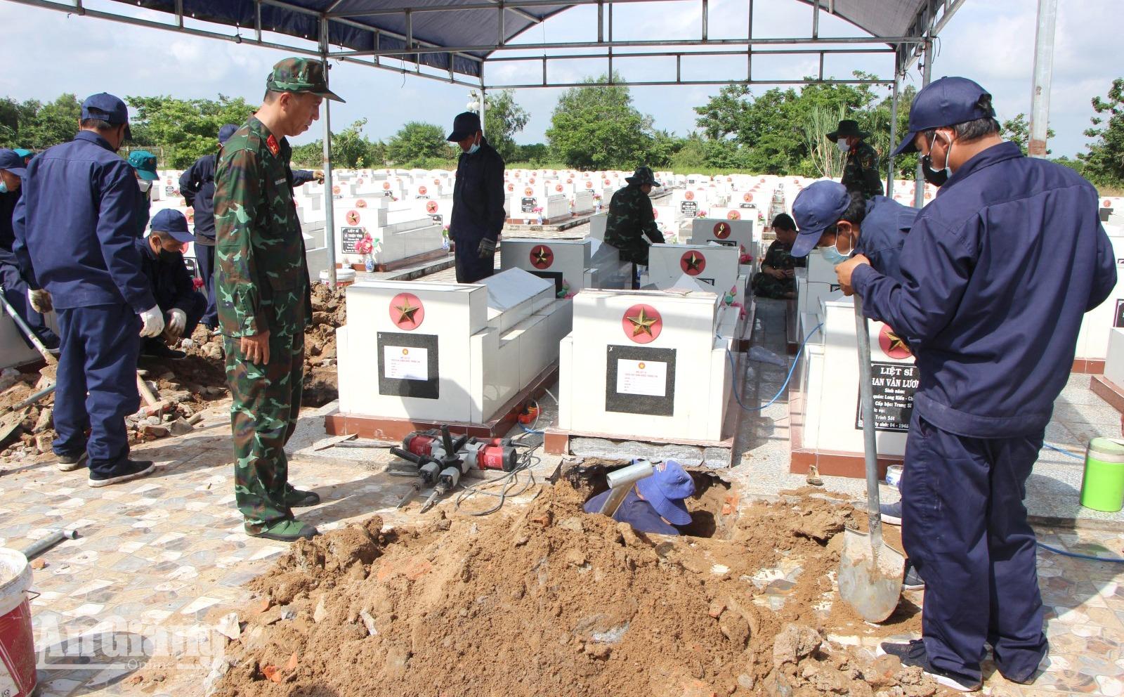 An Giang lấy mẫu ADN 6 hài cốt liệt sĩ chưa xác định danh tính tại Nghĩa trang Chợ Mới