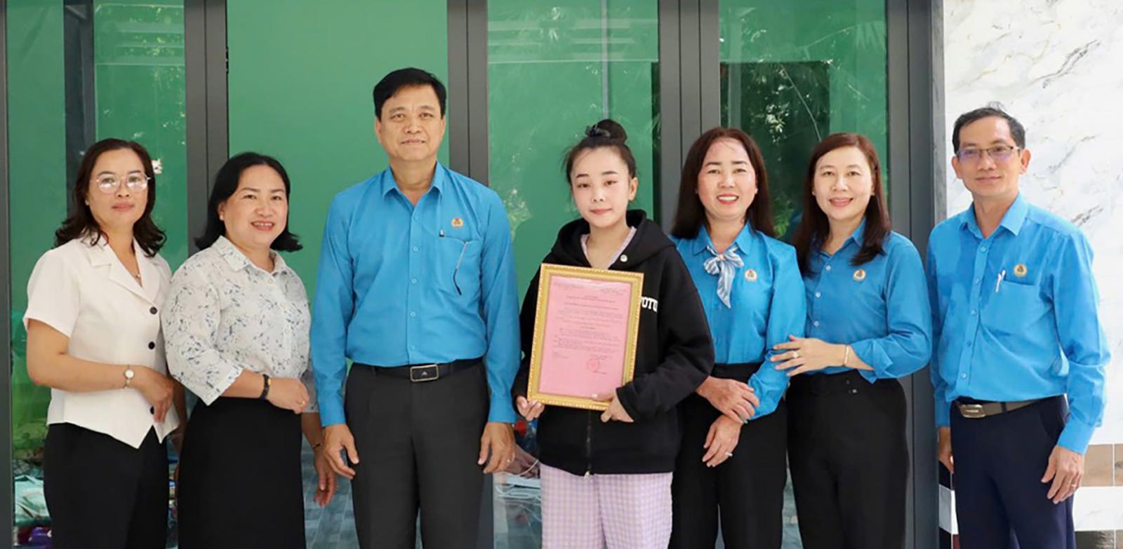 Liên đoàn Lao động tỉnh tổ chức nhiều hoạt động tại xã Giang Thành và Kiên Lương