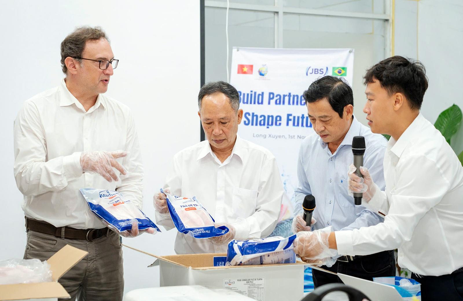 Xuất khẩu cá tra nỗ lực về đích