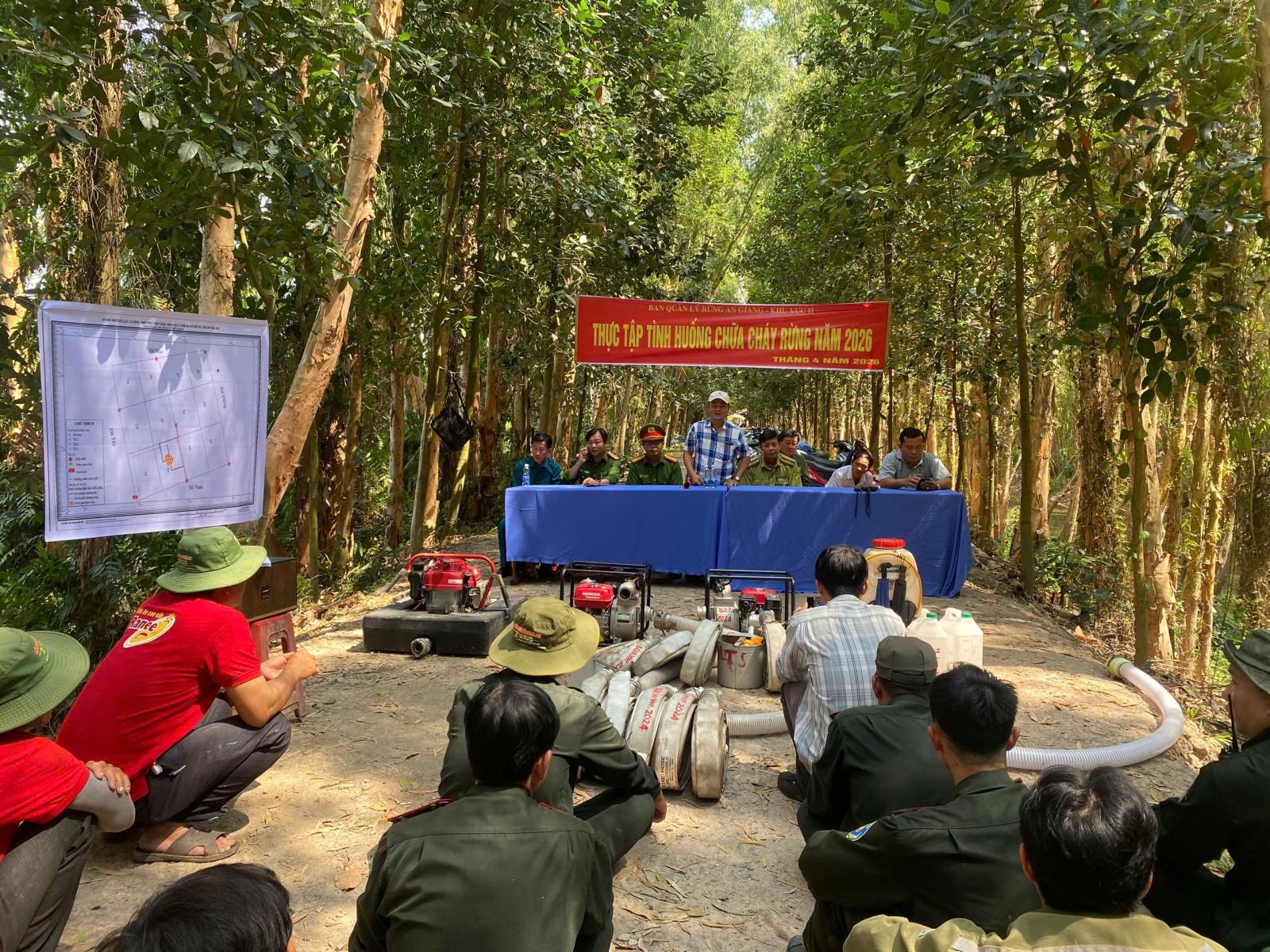 Thực tập tình huống giả định cháy rừng tại rừng tràm Trà Sư