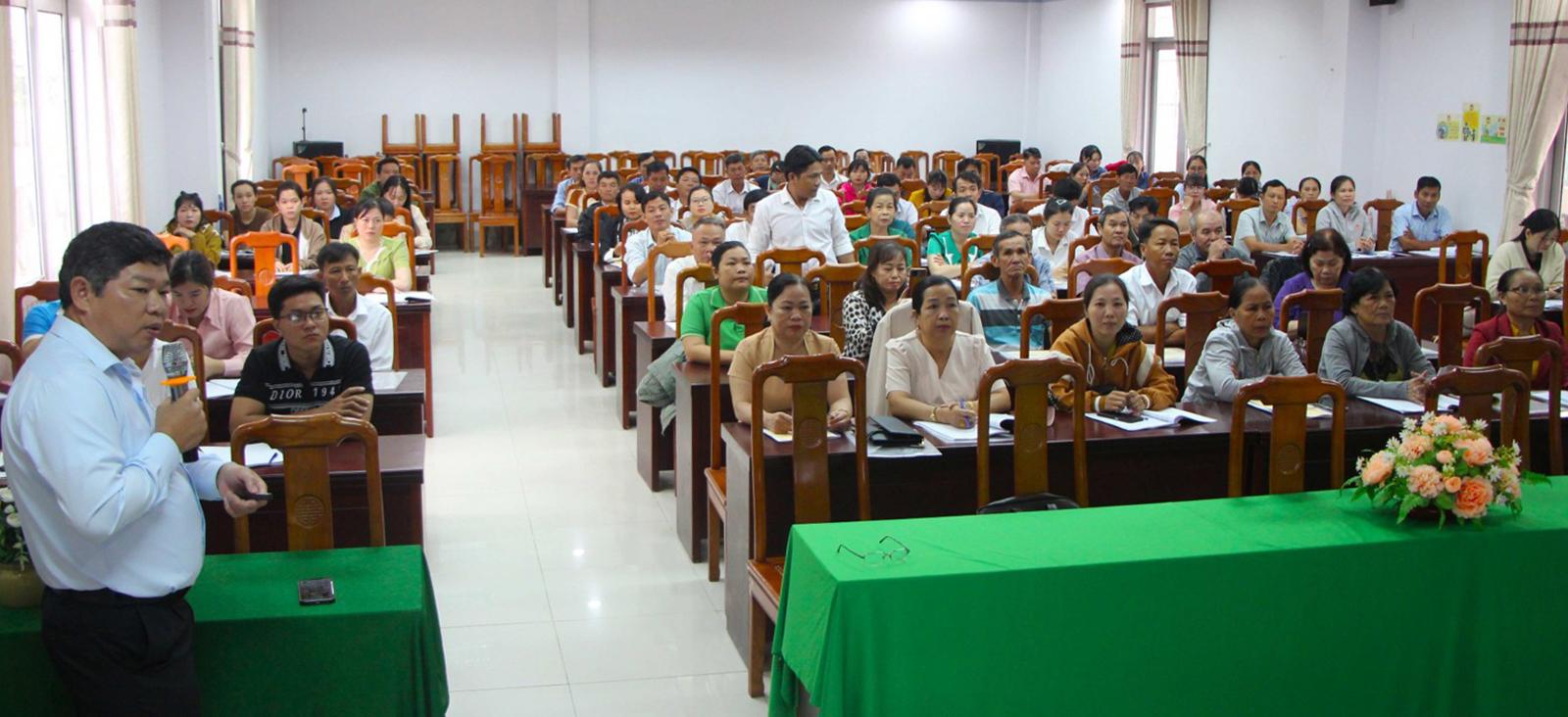 Tập huấn nghiệp vụ dân số và phát triển cho cộng tác viên dân số