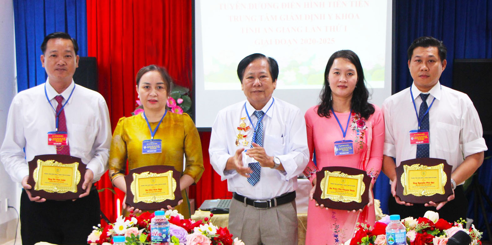 Các địa phương tuyên dương điển hình tiên tiến