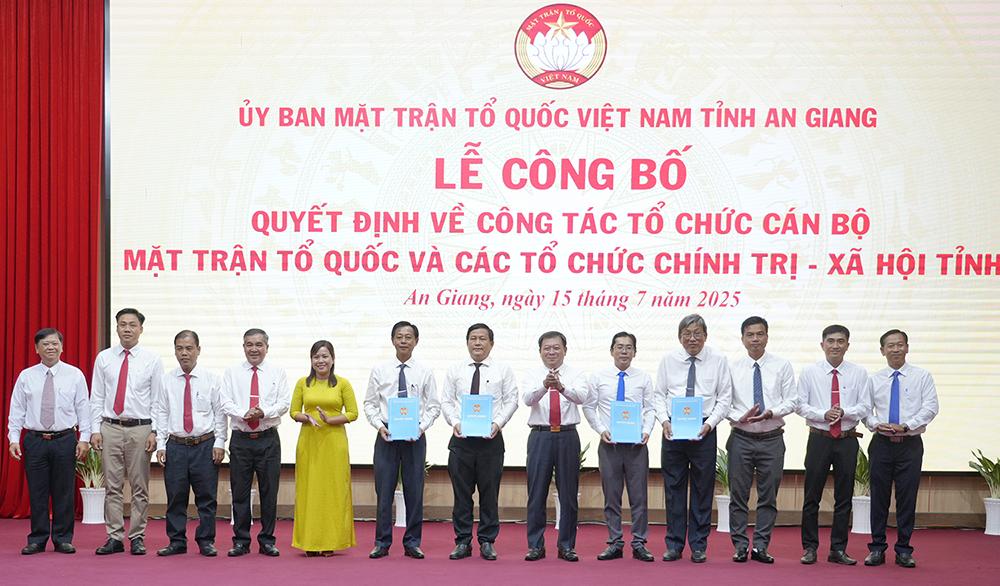 Công bố quyết định tổ chức, cán bộ Mặt trận Tổ quốc và các tổ chức chính trị - xã hội tỉnh An Giang