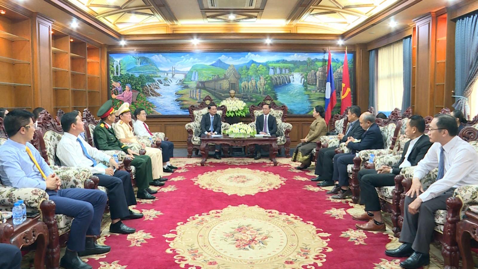 Phó Chủ tịch UBND tỉnh An Giang Lê Trung Hồ chúc Tết Bunpimay tại tỉnh Champasak, Cộng hòa Dân chủ Nhân dân Lào
