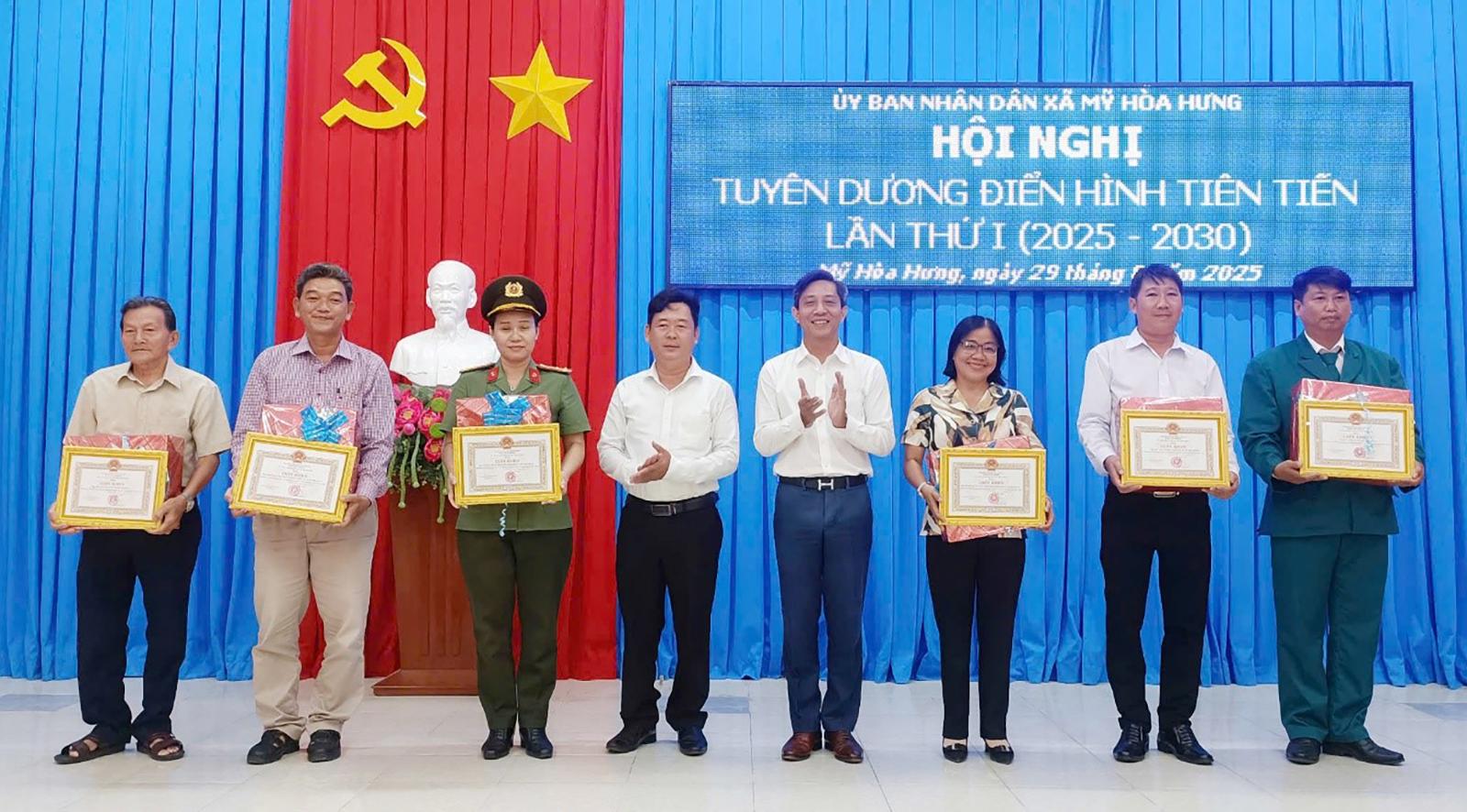 An Giang: Nhiều địa phương Hội nghị tuyên dương điển hình tiên tiến lần thứ I (2025 - 2030)